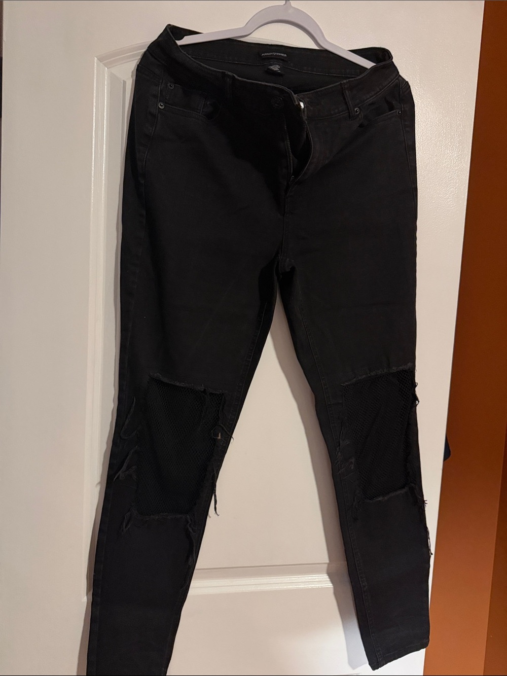 Black Distressed Women's Jeans